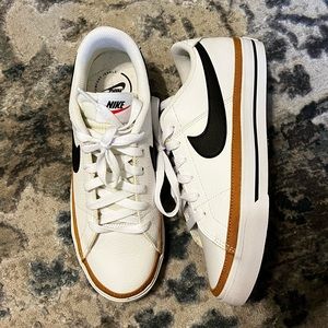 Never Worn! Nike sneakers